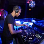 pexels-gaby-tenda-1075944-2123606